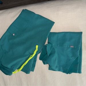 Figs women’s M scrub set